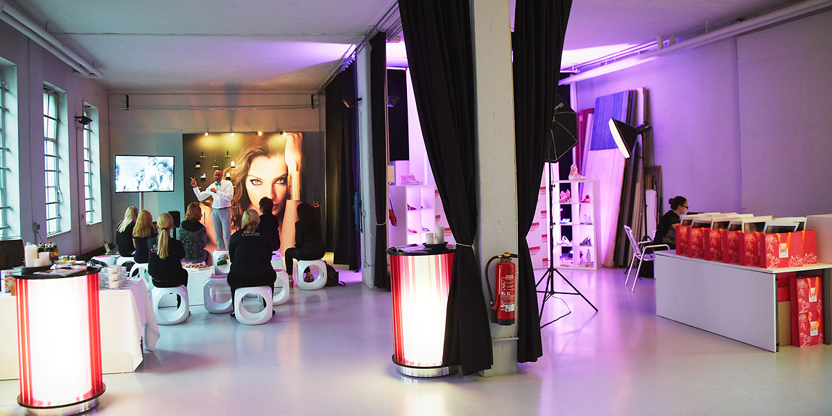 Onlight Studiorent | Für Business Meetings, Seminare, Workshops, Castings, Modenschauen, etc.